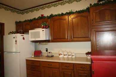 Welcome to this move-in ready home that clearly shows the care - photo 10