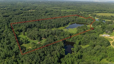56.86 -ACRE SELF-SUSTAINING COMPOUND WITH PRIVATE LAKE, BARNS & - photo 2