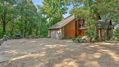 56.86 -ACRE SELF-SUSTAINING COMPOUND WITH PRIVATE LAKE, BARNS & - photo 10