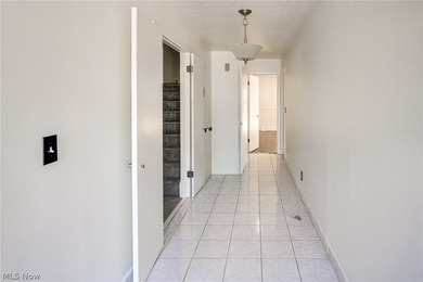 Welcome to 18212 Cornwall Road in Cleveland's desirable lakeside - photo 2