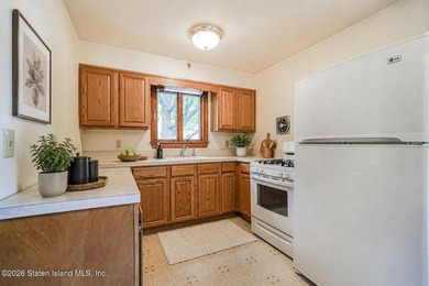 Welcome to 40 Minna Street! This spacious 2-family home features - photo 18