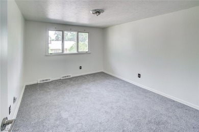Welcome to 18212 Cornwall Road in Cleveland's desirable lakeside - photo 10