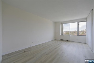 Priced to sell! Beautiful 1BR/1BA co-op at the sought-after - photo 24