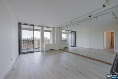 Priced to sell! Beautiful 1BR/1BA co-op at the sought-after - photo 27