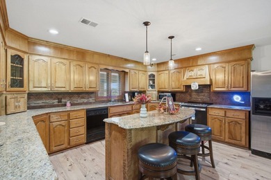 Showcase Custom Built All Brick Home, All on 1 Level, 3 Bedroom - photo 8