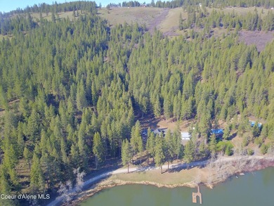 This exceptional new custom lakefront residence offers 3,395 SF - photo 3