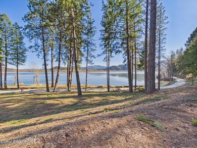 This exceptional new custom lakefront residence offers 3,395 SF - photo 5