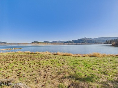 This exceptional new custom lakefront residence offers 3,395 SF - photo 6