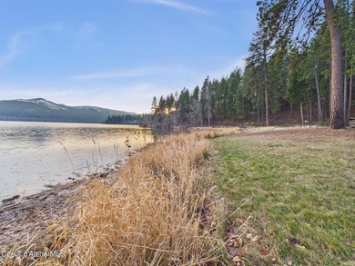 This exceptional new custom lakefront residence offers 3,395 SF - photo 8