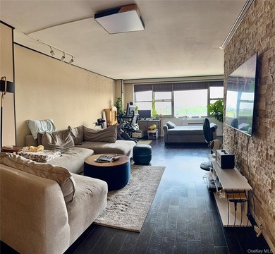 Luxury Living at Fairview - Spacious 2-Bedroom, 2-Bath Coop in - photo 6