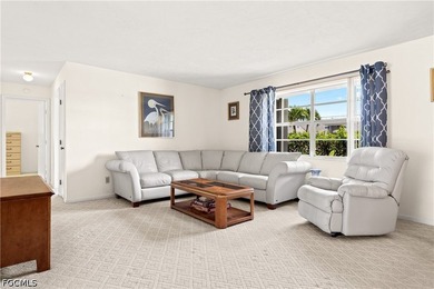 Welcome to a home that has been cherished by its original owner - photo 8