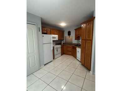 Spacious 3 bedroom villa on canal with fabulous view of golf - photo 3