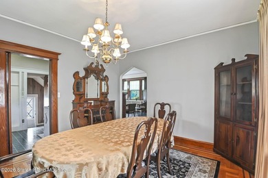 Classic 3-bedroom Westerleigh colonial with original hardwood - photo 11