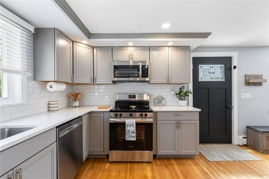 Welcome to this beautifully maintained 4-bedroom, 1.5-bath home - photo 11