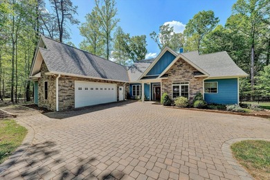 Stunning contemporary home w/seasonal lake views offers modern - photo 2