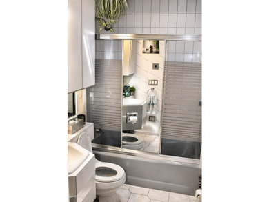 Welcome to this beautifully maintained 4-bedroom, 2-bath home - photo 13