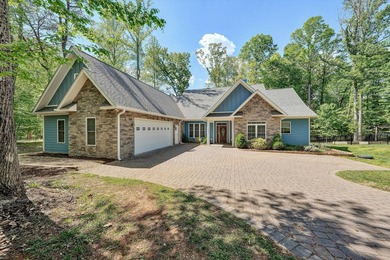 Stunning contemporary home w/seasonal lake views offers modern - photo 3