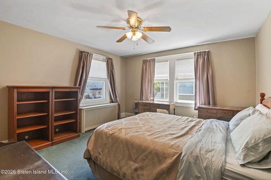 Classic 3-bedroom Westerleigh colonial with original hardwood - photo 17