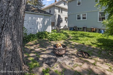 Classic 3-bedroom Westerleigh colonial with original hardwood - photo 23