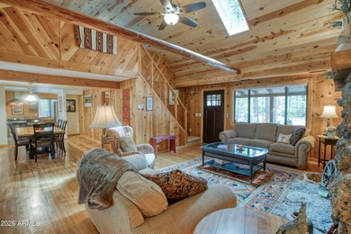 Stunning remodeled in White Mountain Summer Homes. 3 Bed, 2 1/2 - photo 4