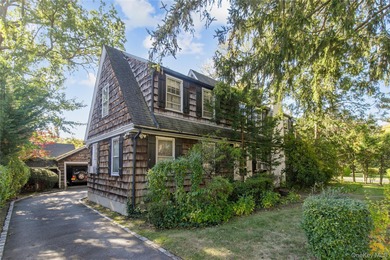 (private lake, pond, coastal) Home Sale Pending in Great Neck New York