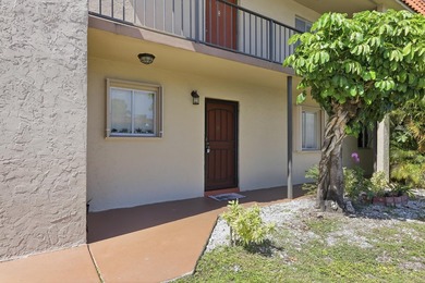 Charming 2-bed, 1-bath first-floor condo with a peaceful garden - photo 1