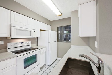 Charming second-floor 2BR/2BA condo in Oakland Forest with - photo 3