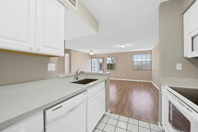 Charming second-floor 2BR/2BA condo in Oakland Forest with - photo 4