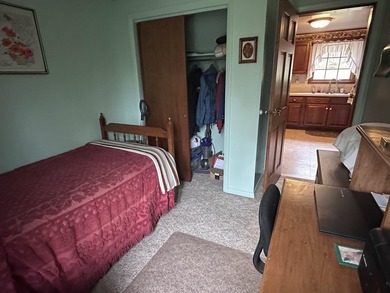 Welcome to 324 Hanson Road located just on the border of - photo 30