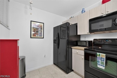 Welcome to this beautifully furnished 3-bedroom, 2-bath - photo 7