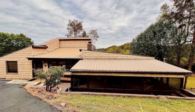 Paintsville Lake Home For Sale in Staffordsville Kentucky