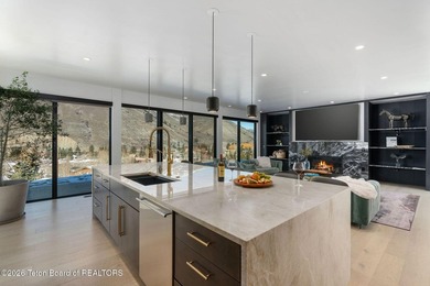 Architecturally significant modern residence set on 2.5 private - photo 4