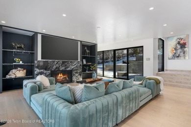 Architecturally significant modern residence set on 2.5 private - photo 5