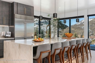 Architecturally significant modern residence set on 2.5 private - photo 6