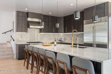 Architecturally significant modern residence set on 2.5 private - photo 8