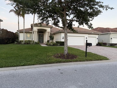 Welcome to this beautifully maintained 4-bedroom, 3-bath, 3-car - photo 2