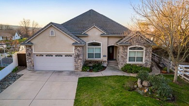 Impressive home with private dock located inside the gated - photo 3
