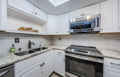 Price reduced!  Live the Florida Lifestyle in this Beautiful - photo 13