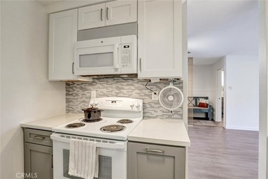 Welcome to this rare top-floor, end unit, fully remodeled 2 - photo 5