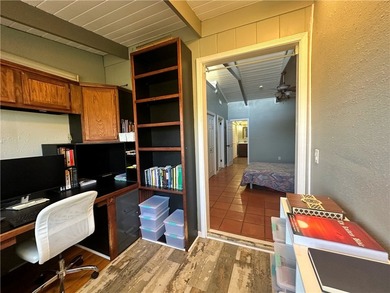 Wake up to peaceful lake views and the charm of country living - photo 16