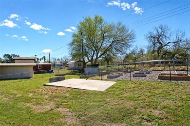 Wake up to peaceful lake views and the charm of country living - photo 23