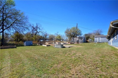 Wake up to peaceful lake views and the charm of country living - photo 24