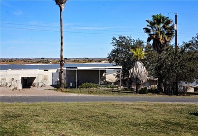 Wake up to peaceful lake views and the charm of country living - photo 25