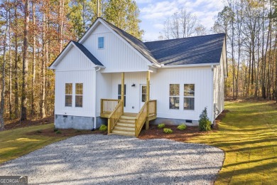 Lake Home For Sale in Lavonia, Georgia