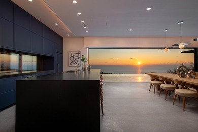 Ultra modern, newly constructed luxury home on an extremely - photo 8