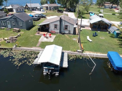 Big Barbee Lake Home For Sale in Leesburg Indiana