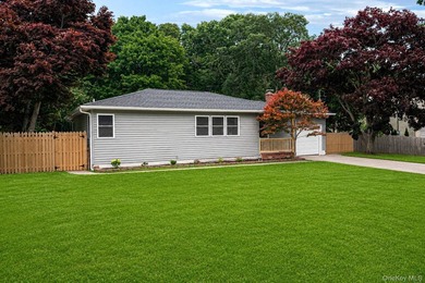 Welcome to 11 Mayfield Dr, Mastic Beach! This beautifully - photo 2