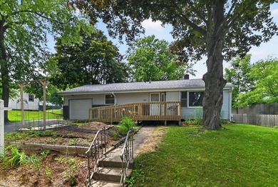 Incredible value awaits the new owner of this Northside ranch - photo 2