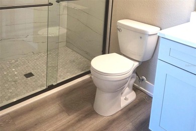 Virtually Staged. PRICED TO SELL.... Live Like You're on - photo 6