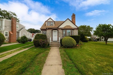 Welcome home to this charming Cape Cod featuring 4 spacious - photo 1
